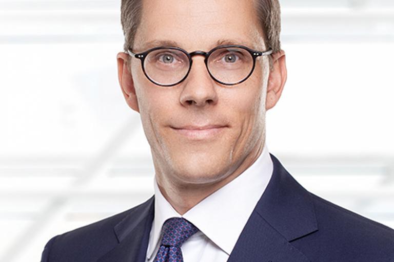 Portrait of Robert Kämper, leadership advisor at Russell Reynolds Associates