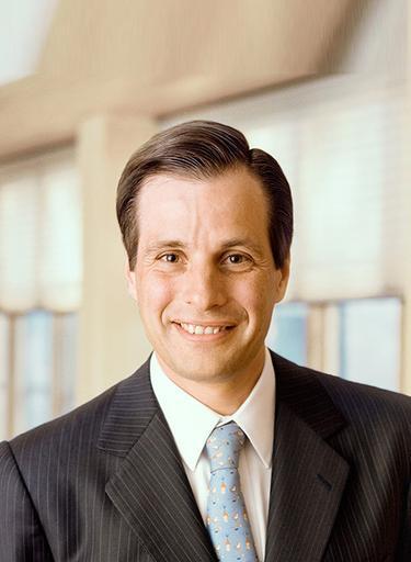 Portrait of Edgar Medinaceli, leadership advisor at Russell Reynolds Associates