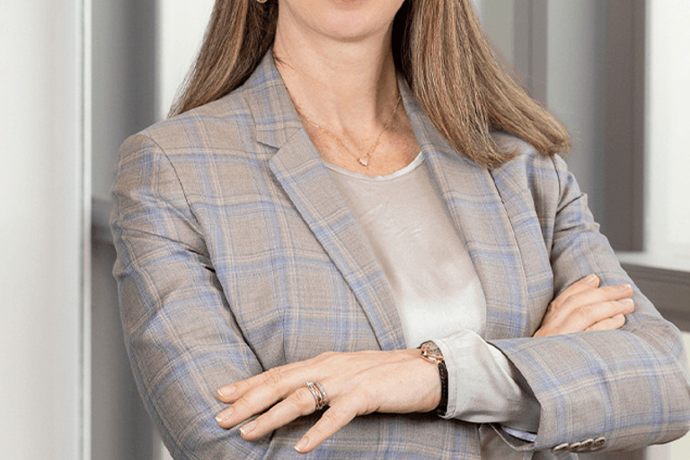 Portrait of Flávia Leão Fernandes, leadership advisor at Russell Reynolds Associates