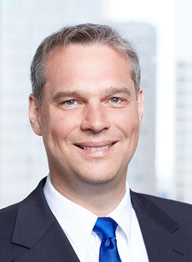 Portrait of Thorsten Bauer, leadership advisor at Russell Reynolds Associates