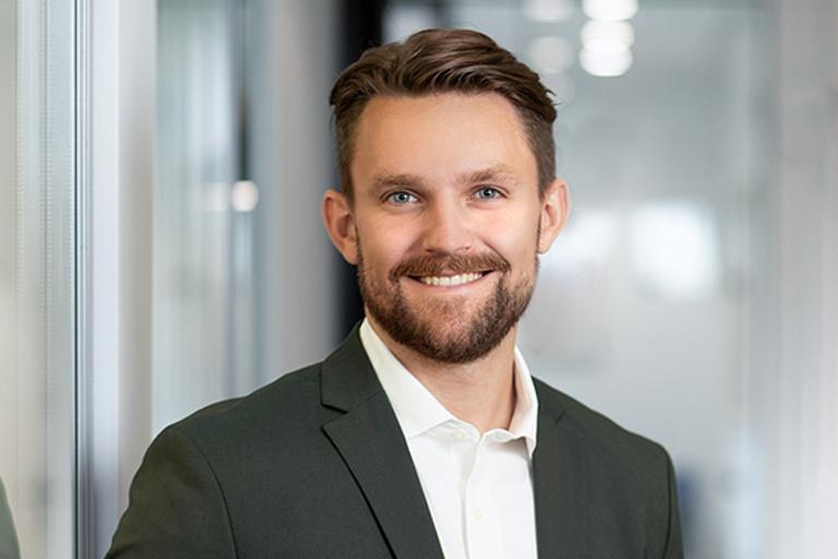 Portrait of Sam Horton, leadership advisor at Russell Reynolds Associates
