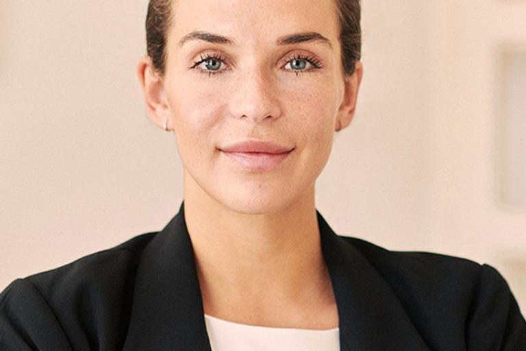 Portrait of Lea Vajnorsky, leadership advisor at Russell Reynolds Associates