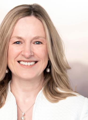 Portrait of Dee Fitzgerald, leadership advisor at Russell Reynolds Associates