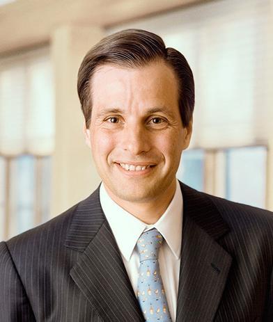 Portrait of Edgar Medinaceli, leadership advisor at Russell Reynolds Associates