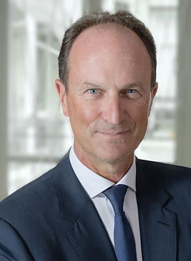 Portrait of Barnaby Noble, leadership advisor at Russell Reynolds Associates