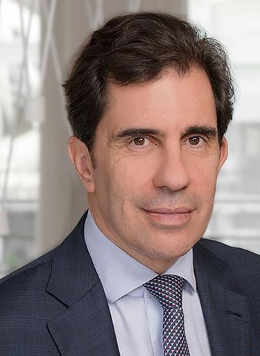 Portrait of Carl Azar, leadership advisor at Russell Reynolds Associates
