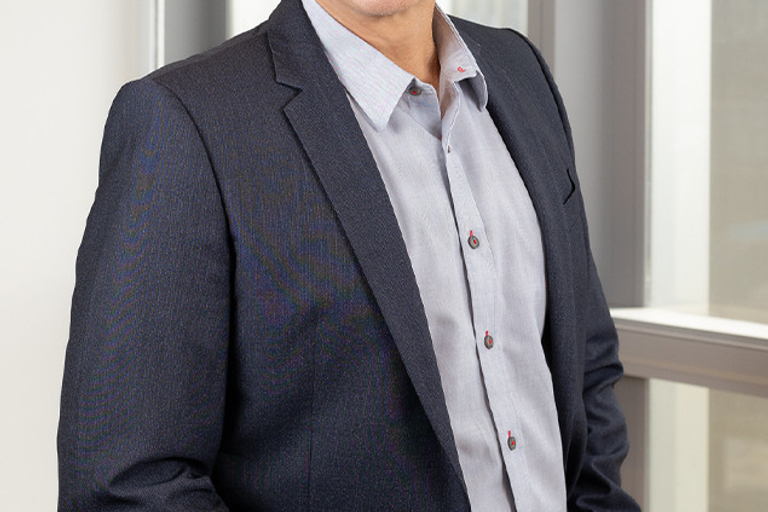 Portrait of Henrique Valente Carneiro, leadership advisor at Russell Reynolds Associates