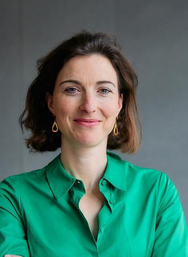 Portrait of Emma Combe, leadership advisor at Russell Reynolds Associates