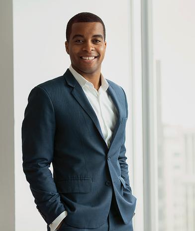 Portrait of Emani Fenton, leadership advisor at Russell Reynolds Associates