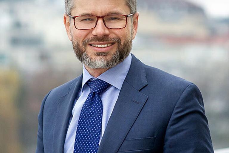 Portrait of Pawel Baranowski, leadership advisor at Russell Reynolds Associates