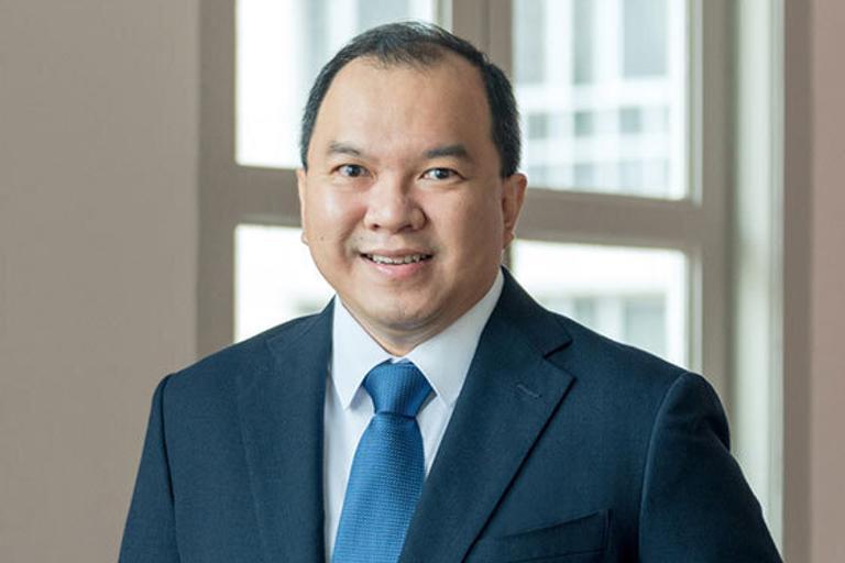 Portrait of Barry Aryanasvara, leadership advisor at Russell Reynolds Associates