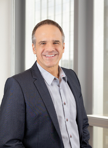 Portrait of Henrique Valente Carneiro, leadership advisor at Russell Reynolds Associates