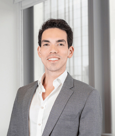 Portrait of Adriel Soares, leadership advisor at Russell Reynolds Associates