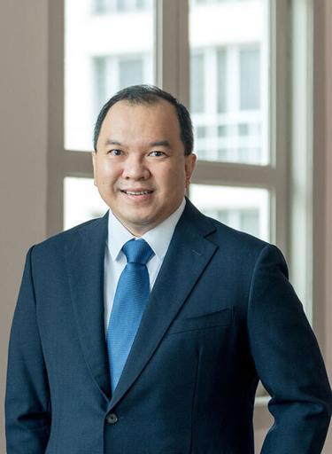 Portrait of Barry Aryanasvara, leadership advisor at Russell Reynolds Associates