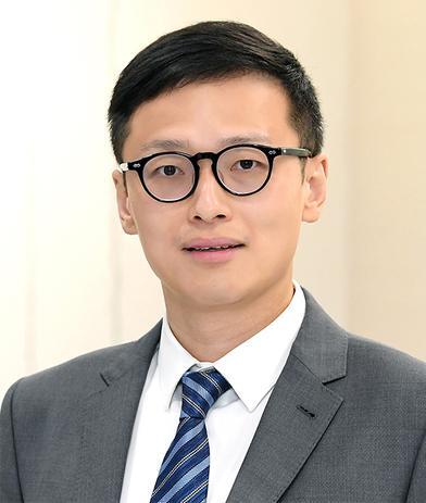 Portrait of Jeremy Shi, leadership advisor at Russell Reynolds Associates