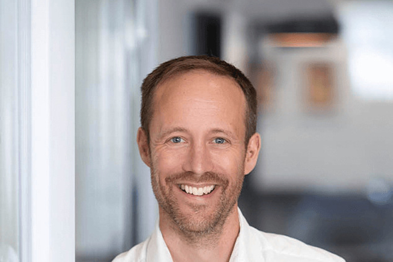 Portrait of Sean Roberts, leadership advisor at Russell Reynolds Associates