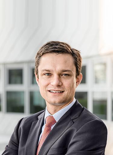Portrait of Alistair Macrae, leadership advisor at Russell Reynolds Associates