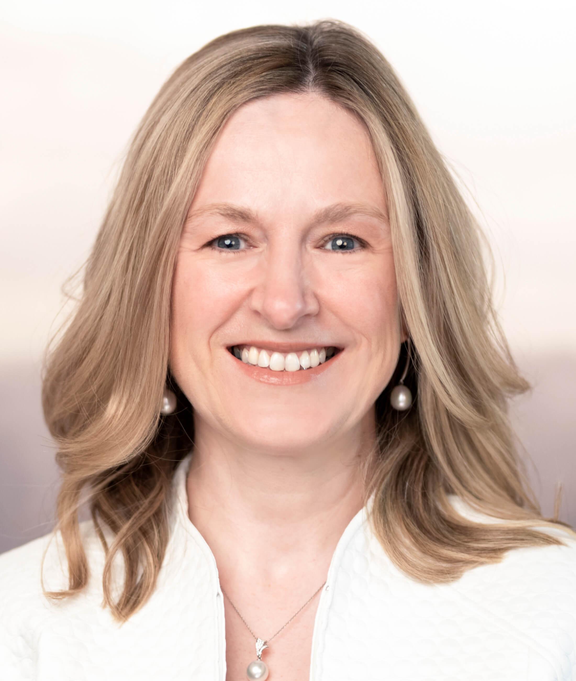 Portrait of Dee Fitzgerald, leadership advisor at Russell Reynolds Associates