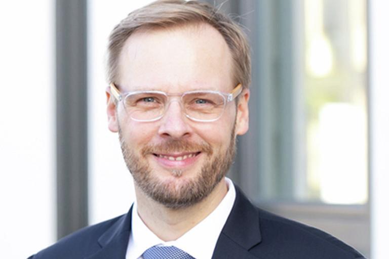Portrait of Tobias Bothe-Hutschenreuter, leadership advisor at Russell Reynolds Associates