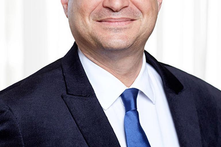 Portrait of Jacques Sarfatti, leadership advisor at Russell Reynolds Associates
