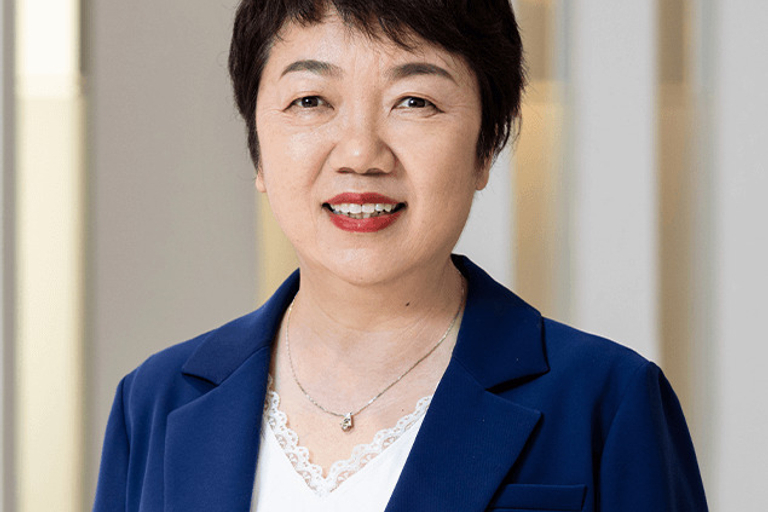 Portrait of Grace Cheng, leadership advisor at Russell Reynolds Associates