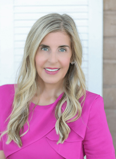 Portrait of Jenna Fisher, leadership advisor at Russell Reynolds Associates