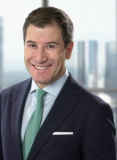 Portrait of JP Cantos, leadership advisor at Russell Reynolds Associates
