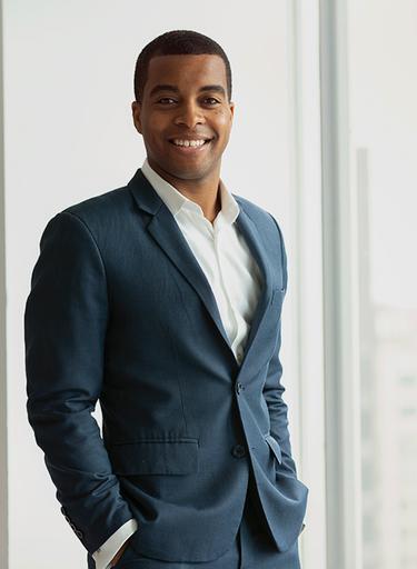 Portrait of Emani Fenton, leadership advisor at Russell Reynolds Associates
