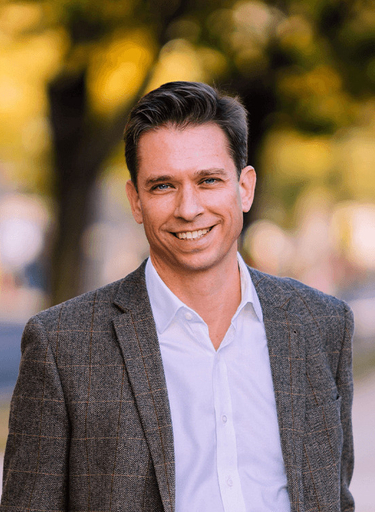 Portrait of Mark Spencer Klimmek, leadership advisor at Russell Reynolds Associates