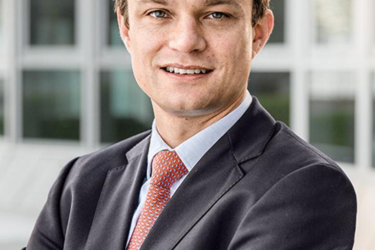Portrait of Alistair Macrae, leadership advisor at Russell Reynolds Associates