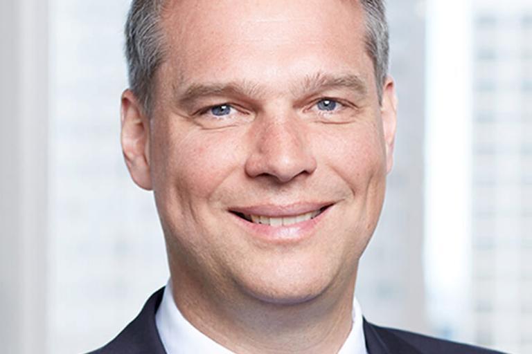 Portrait of Thorsten Bauer, leadership advisor at Russell Reynolds Associates