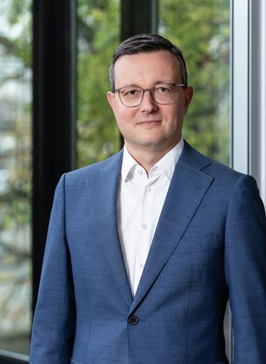 Portrait of Alexander Roitinger, leadership advisor at Russell Reynolds Associates