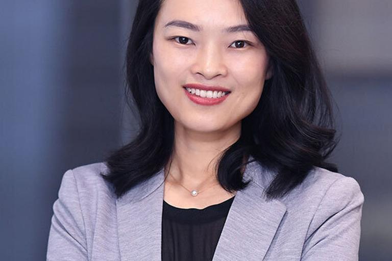 Portrait of Karen Zhao, leadership advisor at Russell Reynolds Associates