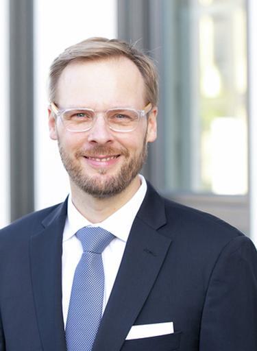 Portrait of Tobias Bothe-Hutschenreuter, leadership advisor at Russell Reynolds Associates