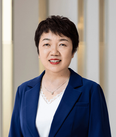Portrait of Grace Cheng, leadership advisor at Russell Reynolds Associates