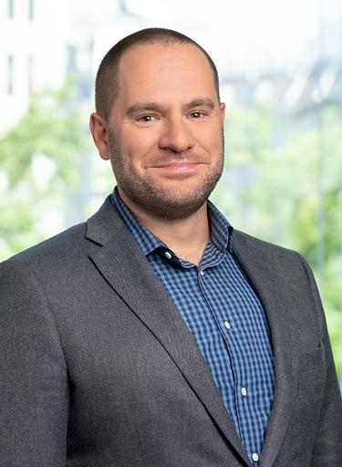 Portrait of T.R. Straub, leadership advisor at Russell Reynolds Associates