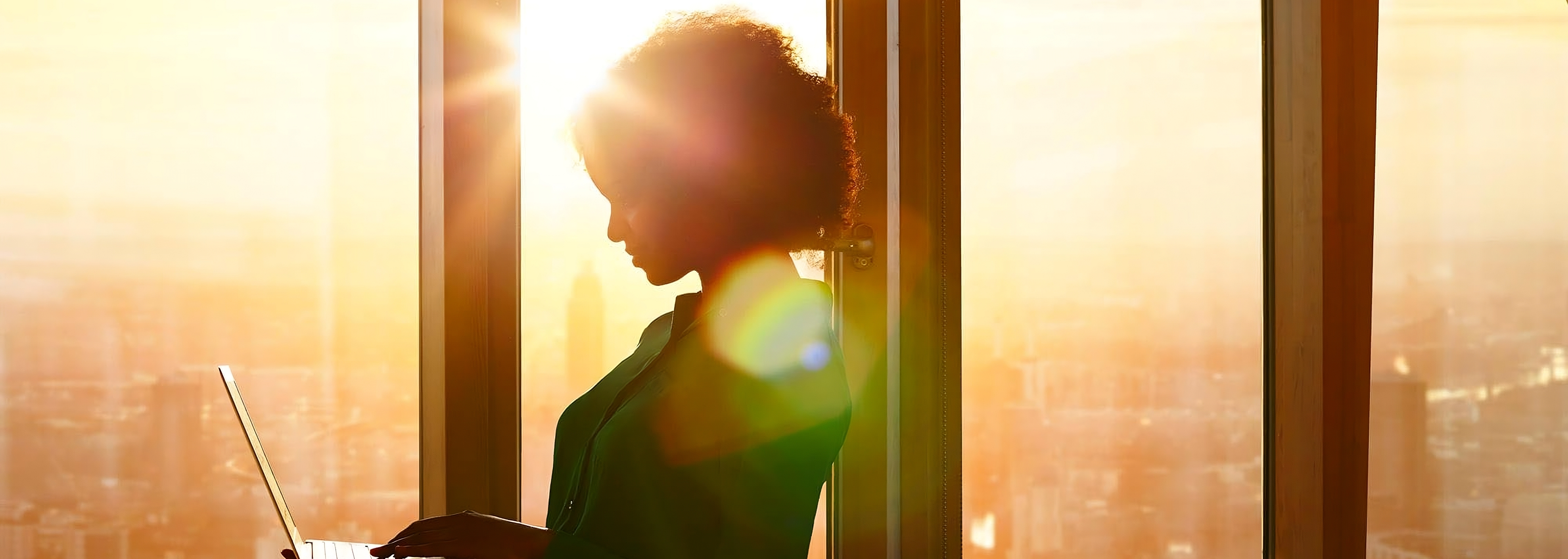 image-woman-tech-550215717-flipped.jpg
