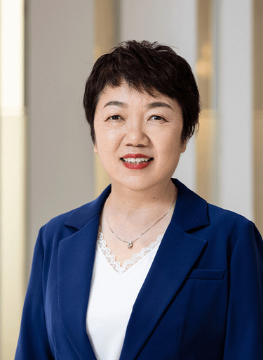 Portrait of Grace Cheng, leadership advisor at Russell Reynolds Associates