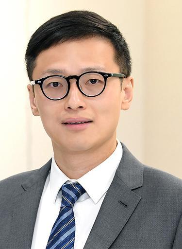 Portrait of Jeremy Shi, leadership advisor at Russell Reynolds Associates