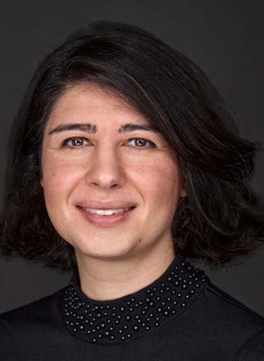 Portrait of Hasti Esfandiyari, leadership advisor at Russell Reynolds Associates
