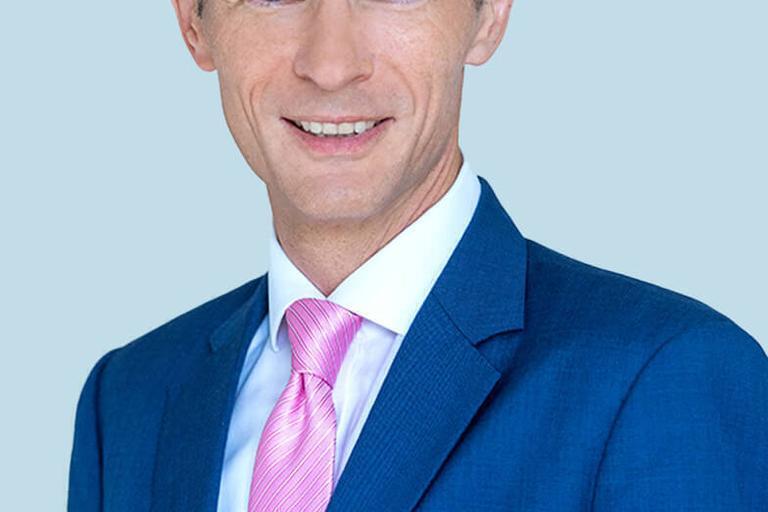 Portrait of Jens-Thomas Pietralla, leadership advisor at Russell Reynolds Associates