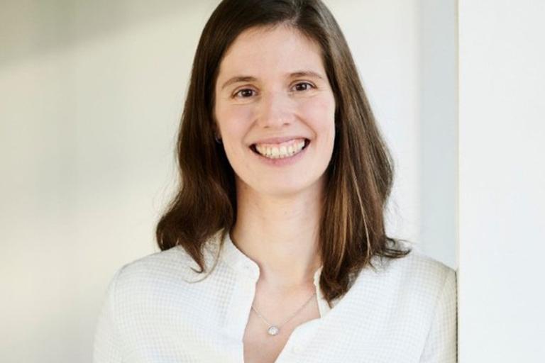 Portrait of Sarah De Meulenaer, leadership advisor at Russell Reynolds Associates
